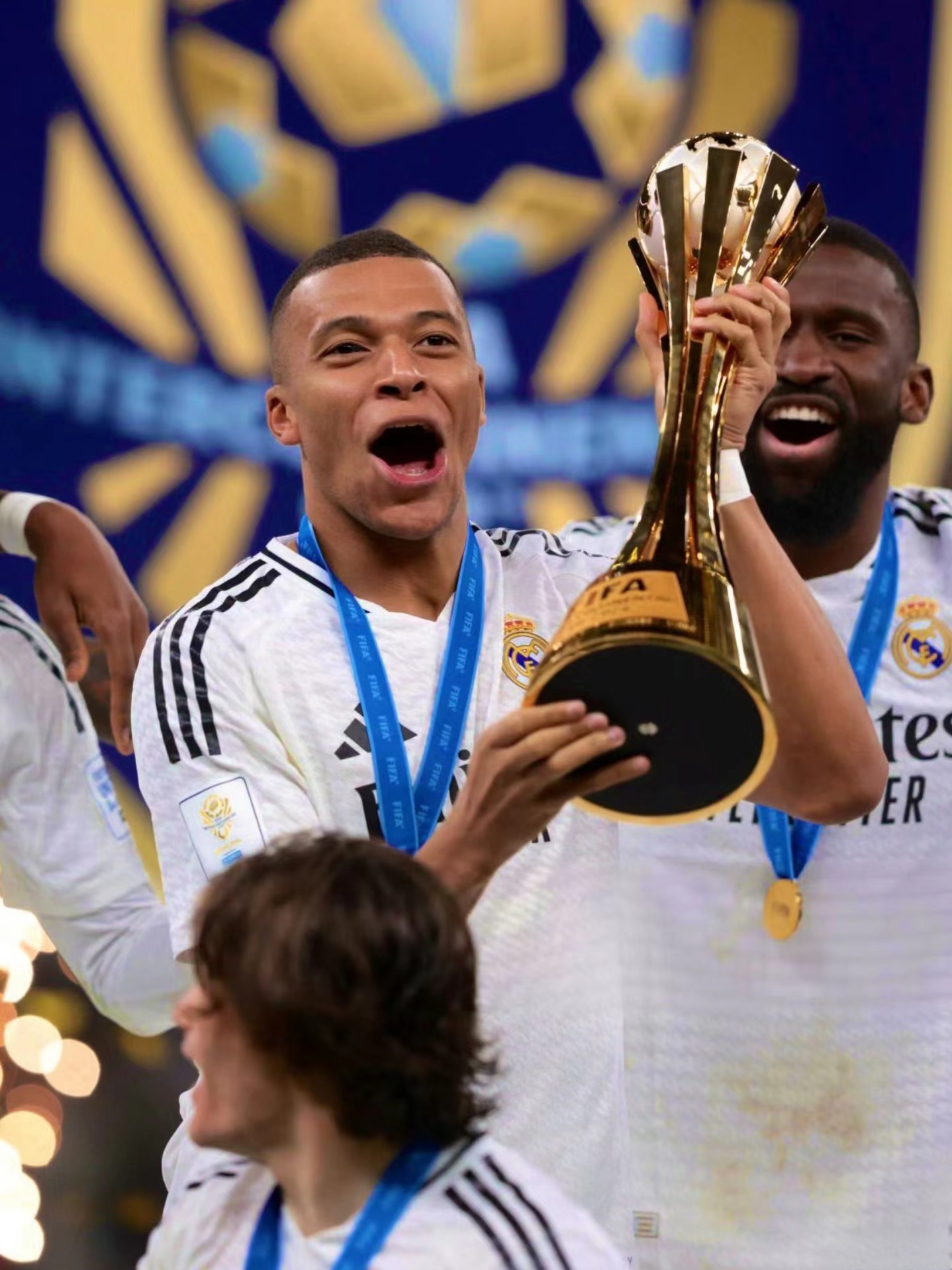 格以强烈的 格以强烈的