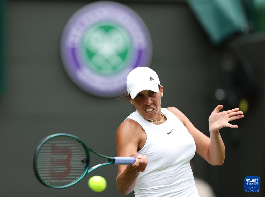 他的脚肿了 他的脚肿了